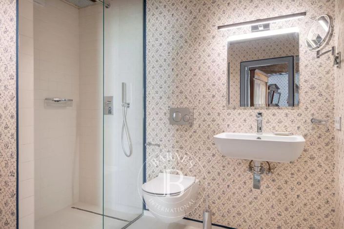 Image No.21-6 Bed House for sale