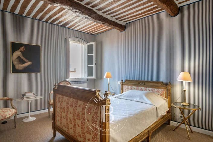 Image No.22-6 Bed House for sale