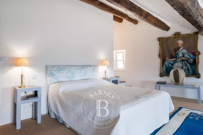 Image No.28-6 Bed House for sale