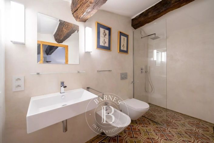 Image No.31-6 Bed House for sale