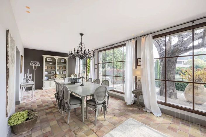 Image No.8-5 Bed House for sale