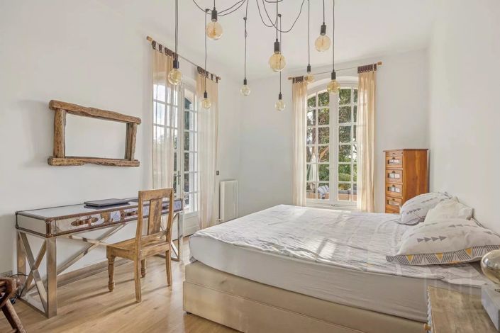 Image No.8-7 Bed House for sale