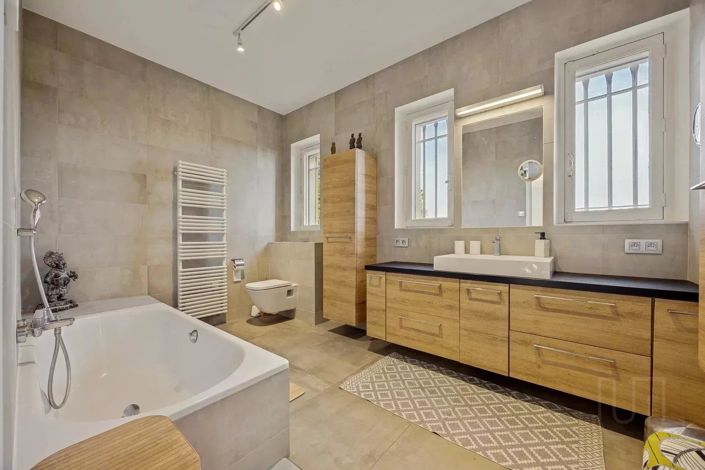 Image No.9-7 Bed House for sale