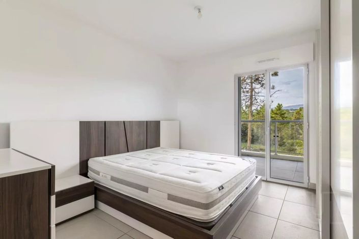 Image No.8-3 Bed Property for sale