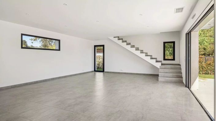 Image No.3-4 Bed House for sale