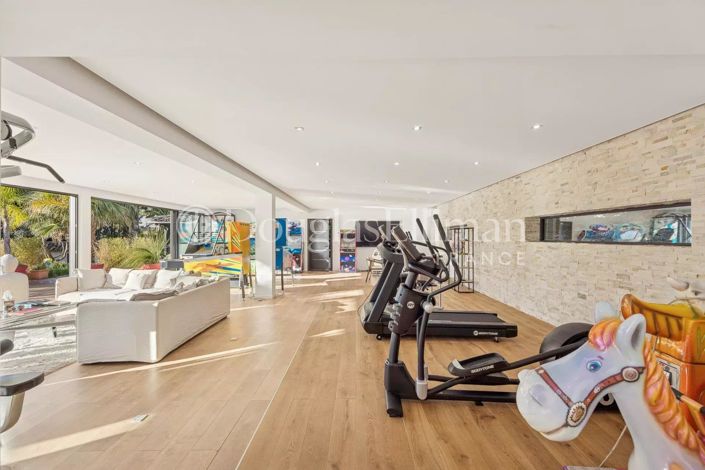 Image No.10-6 Bed House for sale