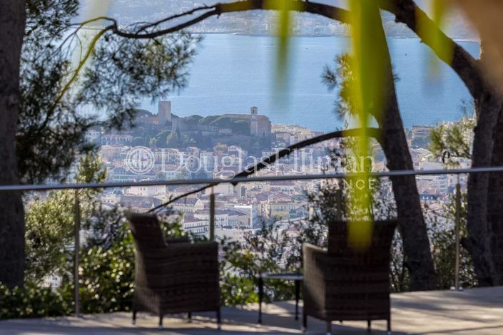 Image No.4-6 Bed House for sale