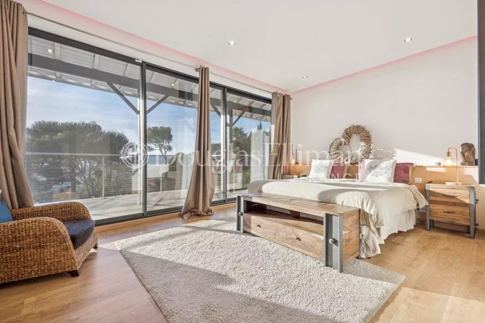 Image No.9-6 Bed House for sale