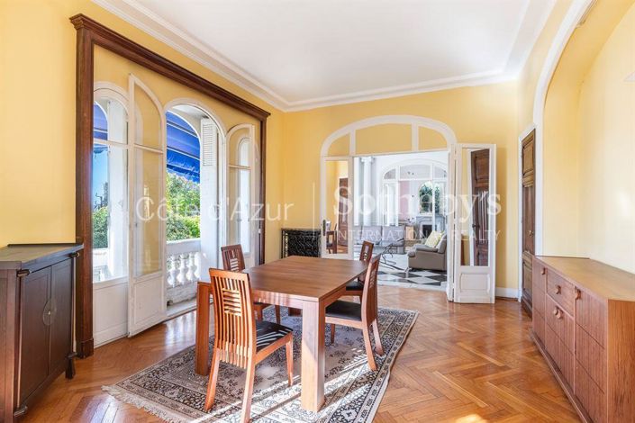 Image No.10-5 Bed Property for sale