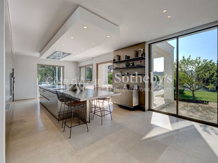 Image No.4-9 Bed House for sale