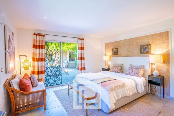 Image No.16-5 Bed House for sale