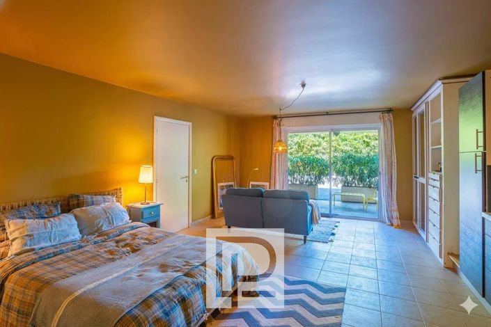 Image No.22-5 Bed House for sale