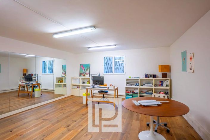 Image No.24-5 Bed House for sale