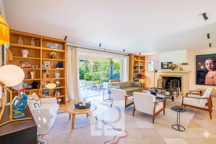 Image No.6-5 Bed House for sale