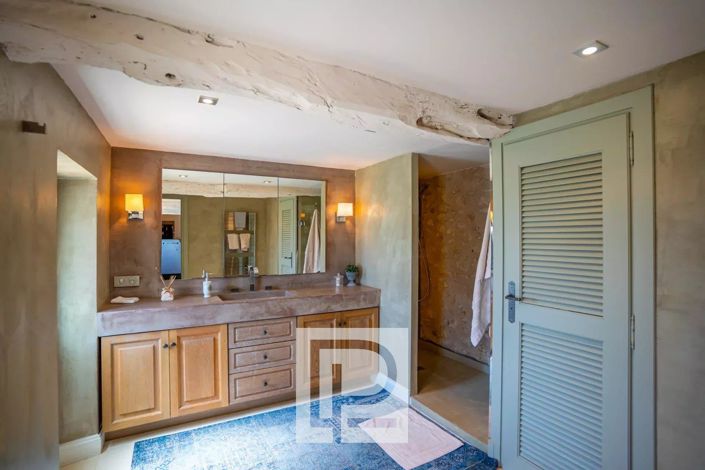 Image No.24-7 Bed House for sale