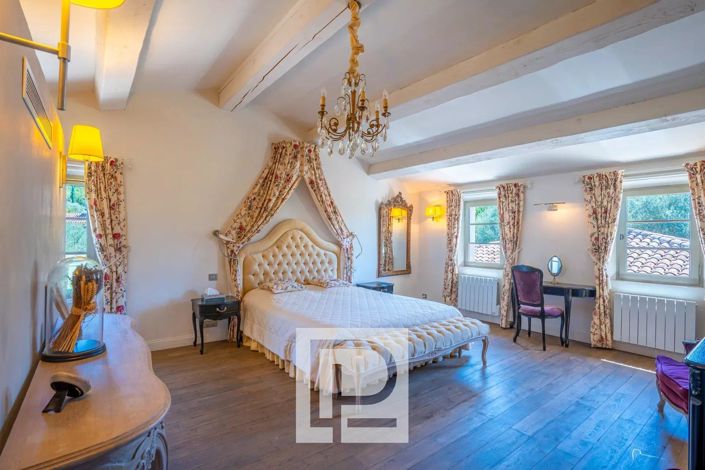 Image No.26-7 Bed House for sale