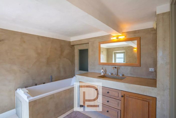 Image No.27-7 Bed House for sale