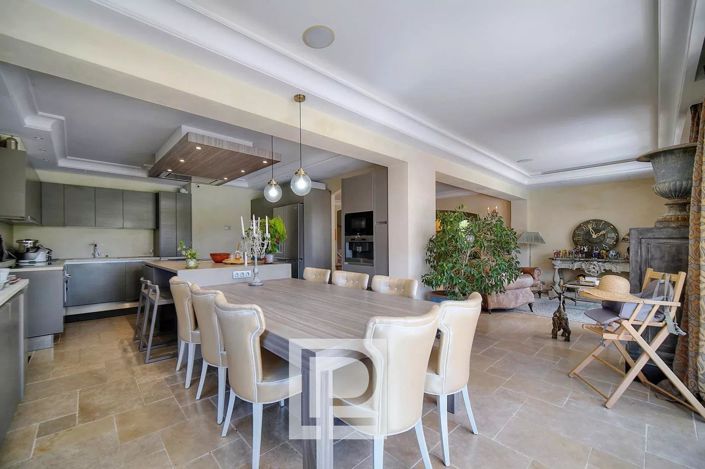 Image No.11-8 Bed House for sale