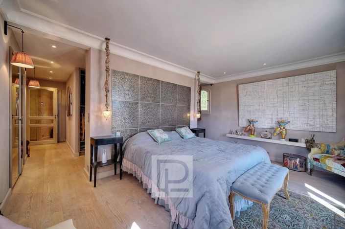 Image No.12-8 Bed House for sale