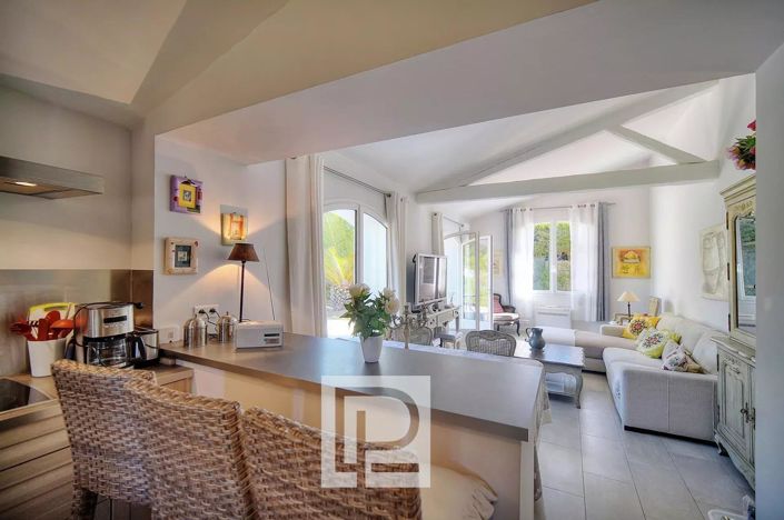 Image No.18-8 Bed House for sale