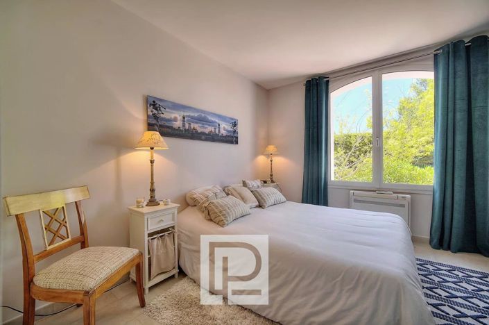 Image No.20-8 Bed House for sale