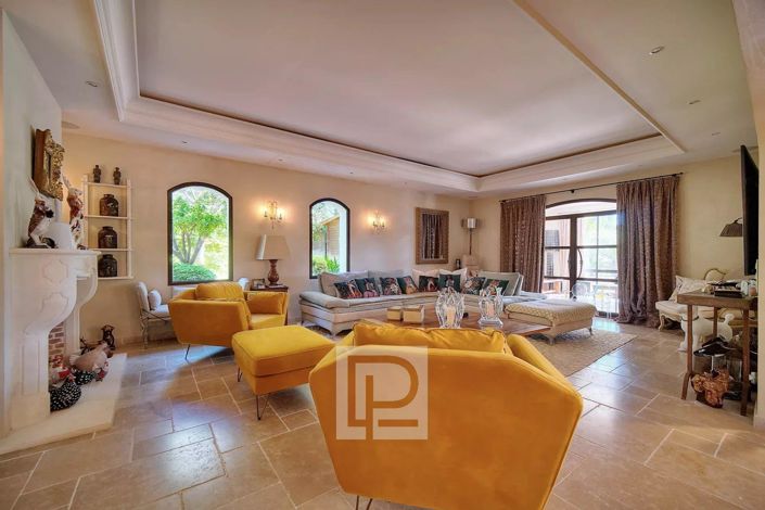 Image No.9-8 Bed House for sale