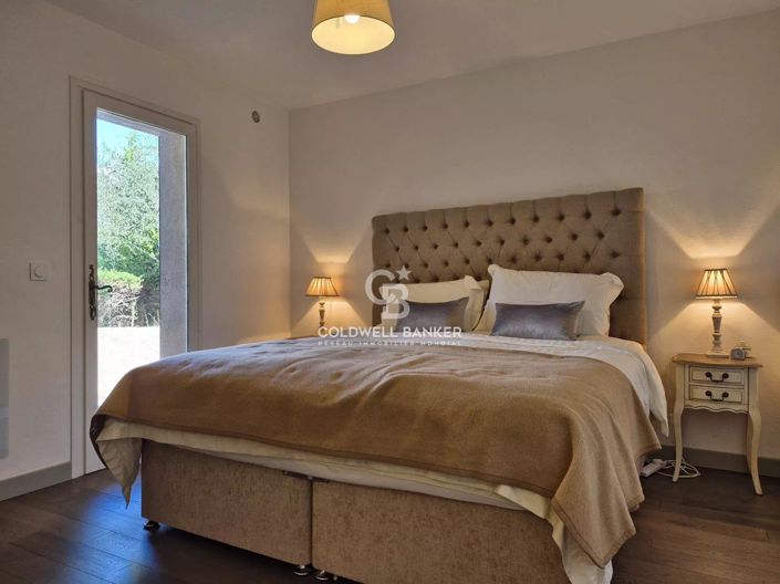 Image No.10-3 Bed House for sale