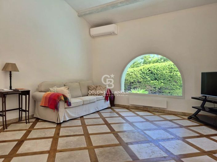 Image No.8-3 Bed House for sale