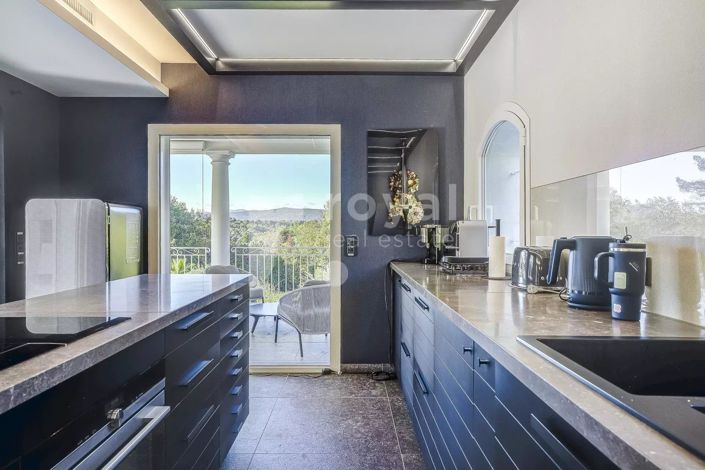 Image No.12-5 Bed House for sale