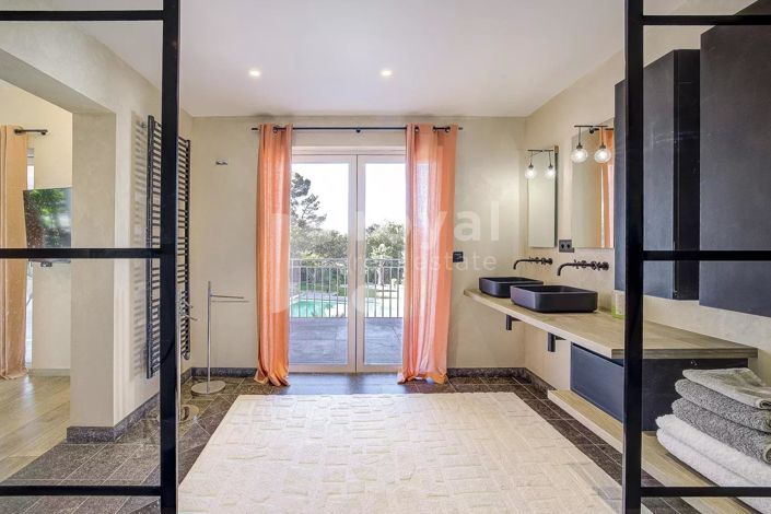 Image No.16-5 Bed House for sale