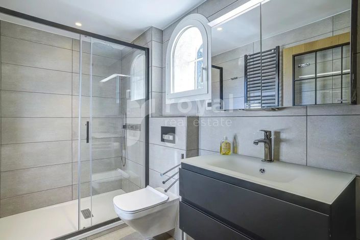 Image No.21-5 Bed House for sale