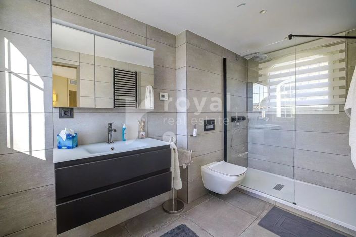 Image No.23-5 Bed House for sale