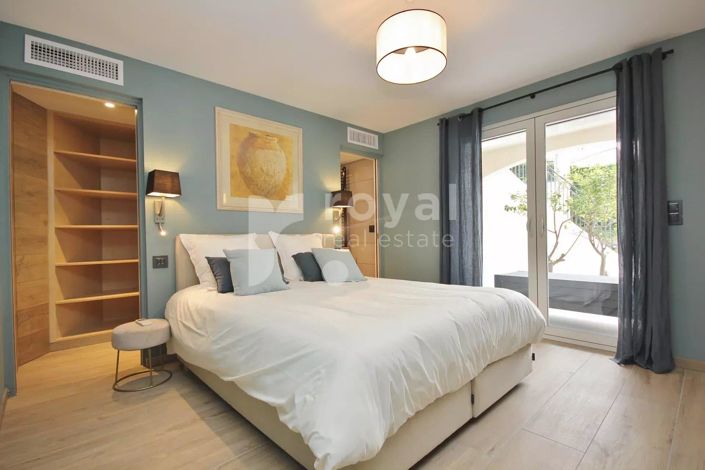 Image No.24-5 Bed House for sale