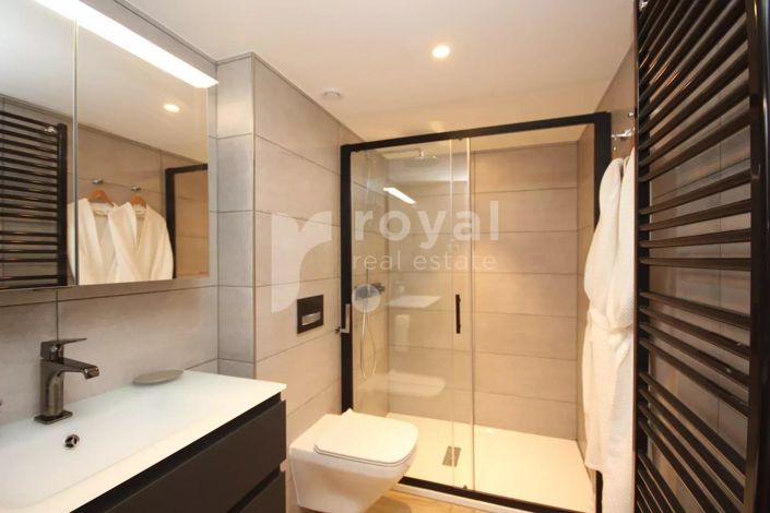 Image No.25-5 Bed House for sale