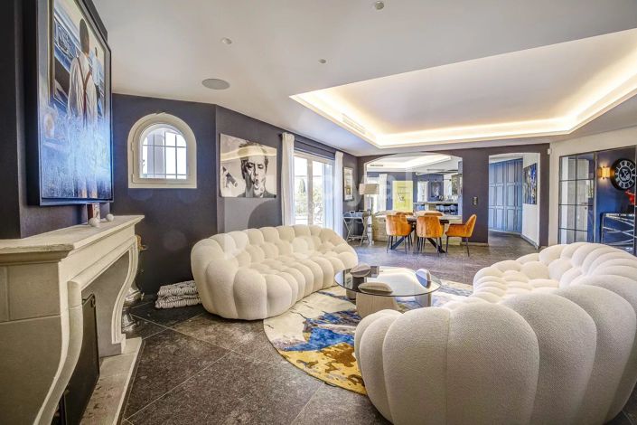 Image No.8-5 Bed House for sale