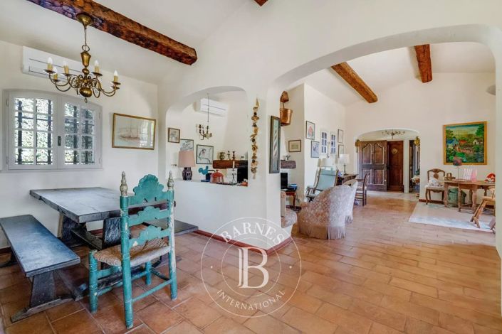 Image No.11-6 Bed House for sale