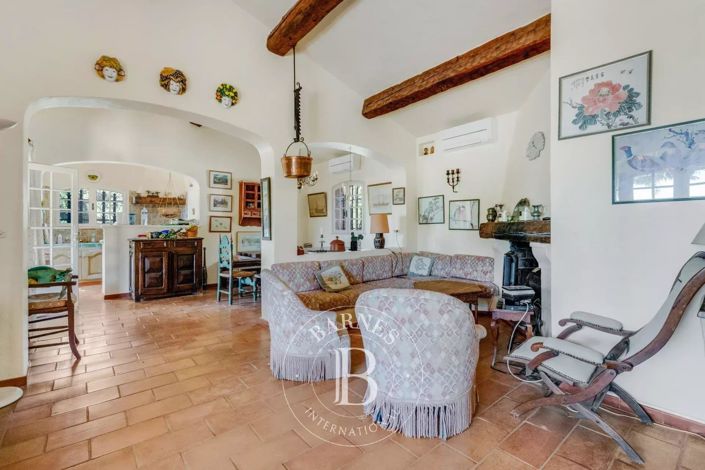 Image No.12-6 Bed House for sale