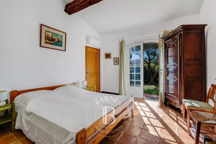 Image No.13-6 Bed House for sale