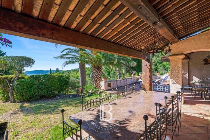 Image No.8-6 Bed House for sale