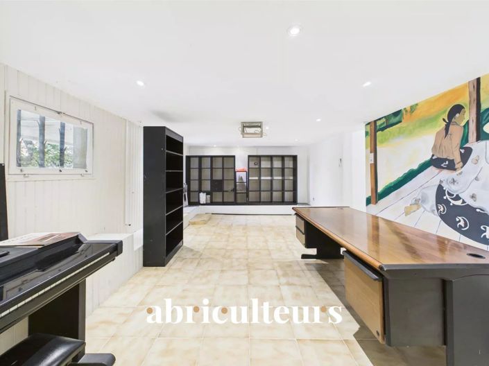 Image No.15-4 Bed House for sale