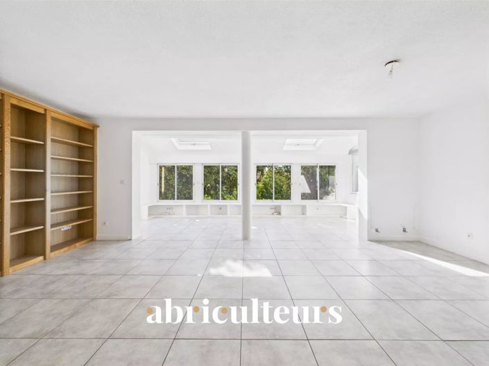 Image No.2-4 Bed House for sale