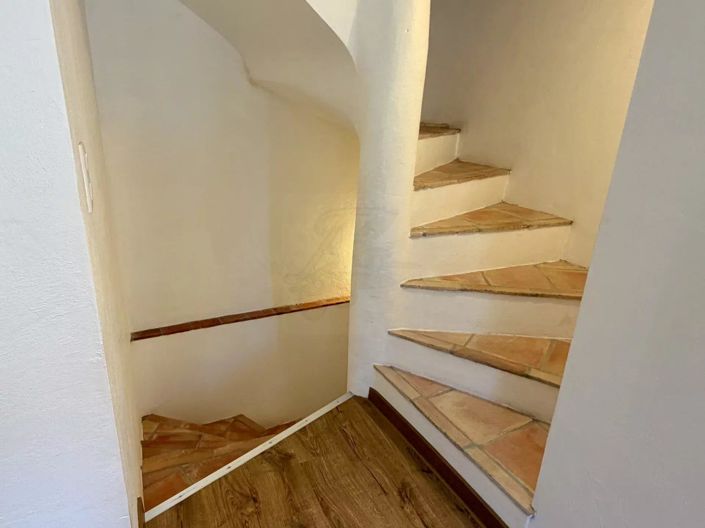 Image No.10-3 Bed House for sale