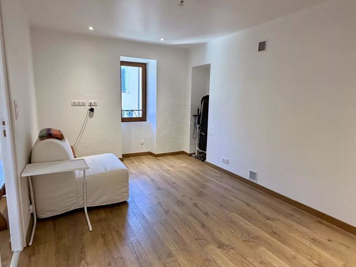 Image No.19-3 Bed House for sale