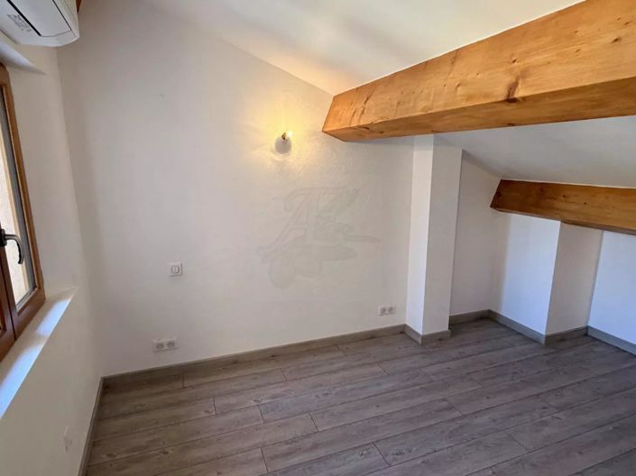 Image No.32-House for sale