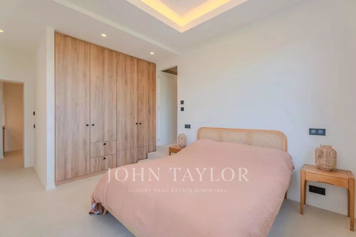 Image No.10-4 Bed House for sale