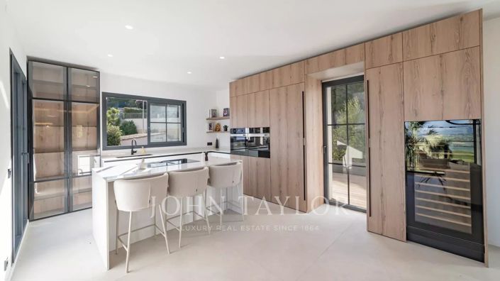 Image No.17-4 Bed House for sale