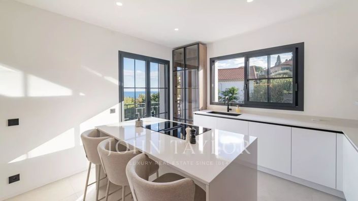 Image No.18-4 Bed House for sale