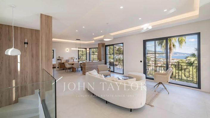 Image No.2-4 Bed House for sale