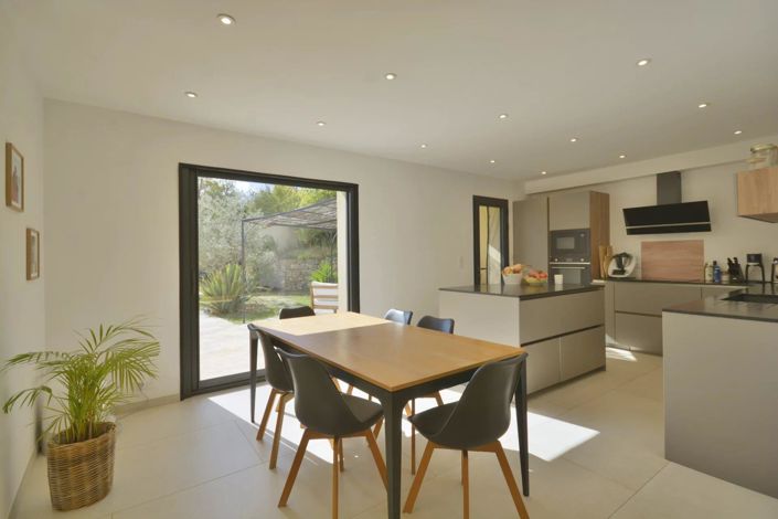 Image No.18-4 Bed House for sale