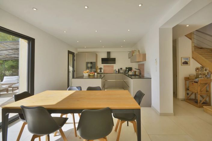 Image No.19-4 Bed House for sale